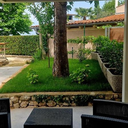 Studio Malinska, 30M From The Beach Екстер'єр фото